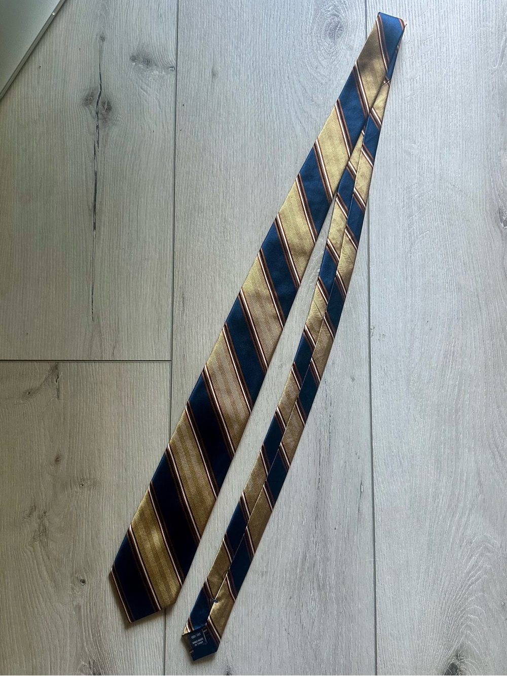 Jos. A. Bank Navy and Gold Diagonal Stripe Tie 100% silk